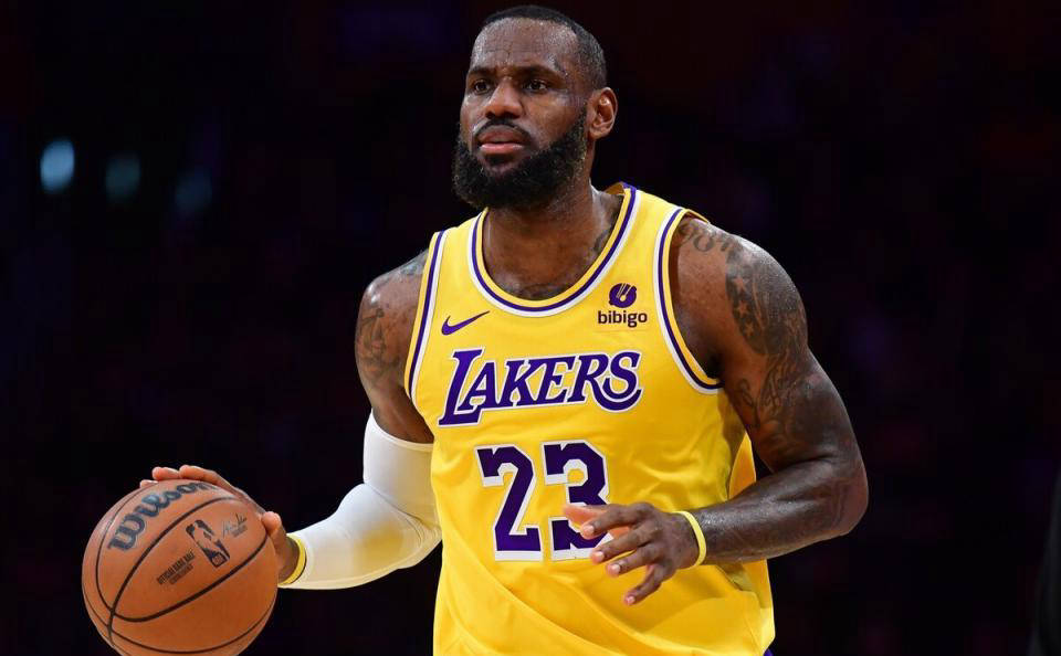 NBA交易传闻：比尔·西蒙斯提议用勒布朗·詹姆斯交换科怀·伦纳德(比尔谈西蒙斯罚球)